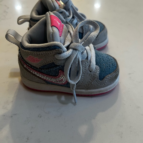 Jordan Kids' Sneakers - Blue and Pink - Picture 5 of 7